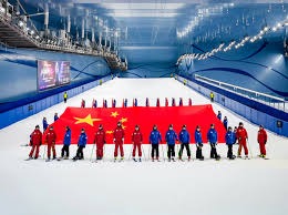 巴萨深陷赛程危机，皇马静待坐收渔利？西甲冠军悬念再生